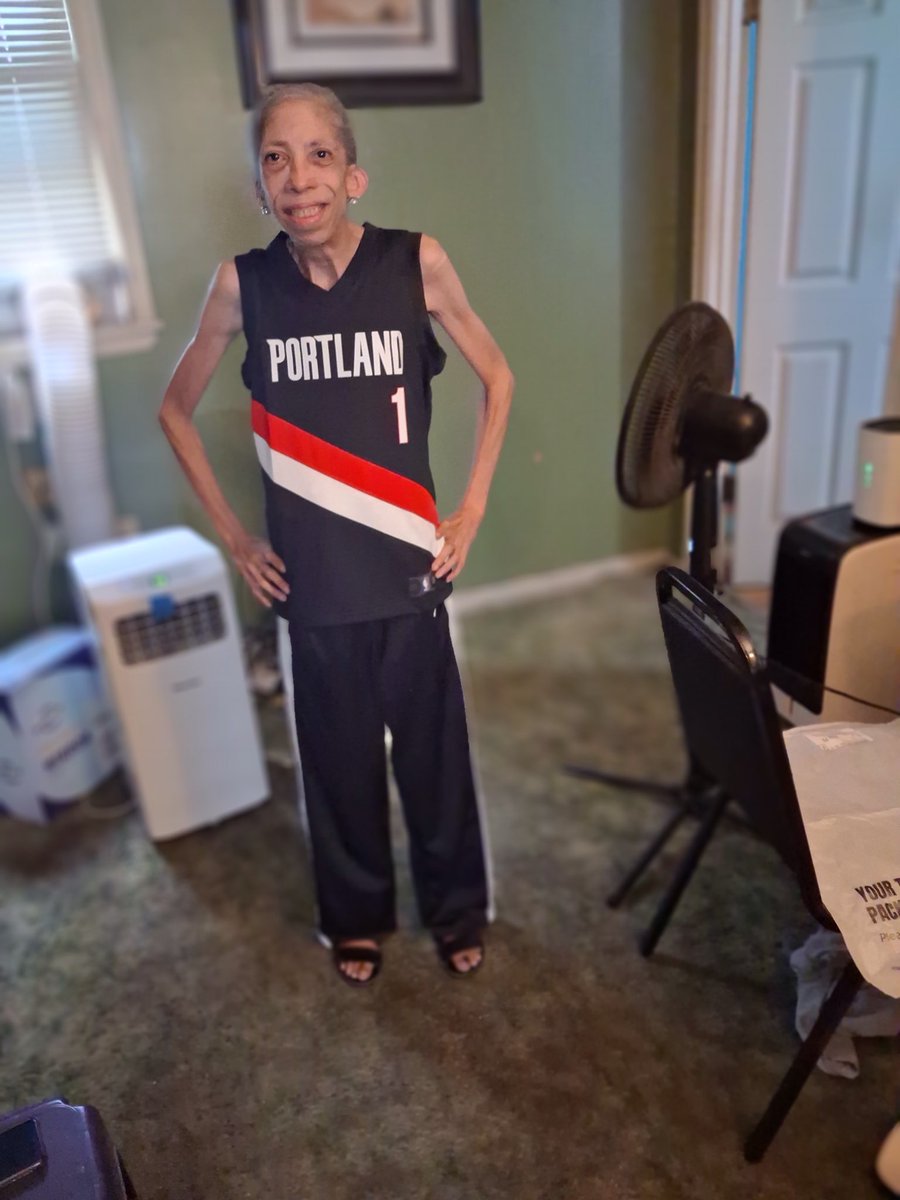 MaloneBrid3622's tweet photo. My New Portland Trailblazers #1 Ja Morant Jersey. I Love It 😍💙🏀 https://t.co/5WrHA16B34