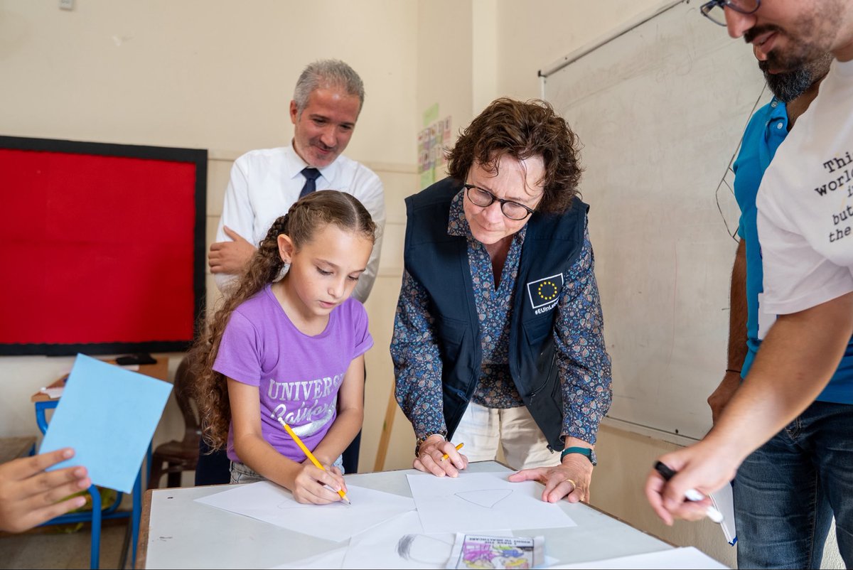 H_Trautmann1's tweet photo. Visiting a school in southern #Lebanon is a powerful reminder of how deeply displacement affects 👧🏻 👦🏼. Their education and wellbeing should never be casualties.
The EU supports access to basis services and helps build hope and resilience for the future. 🇪🇺🇱🇧 https://t.co/UA37vfHzcS