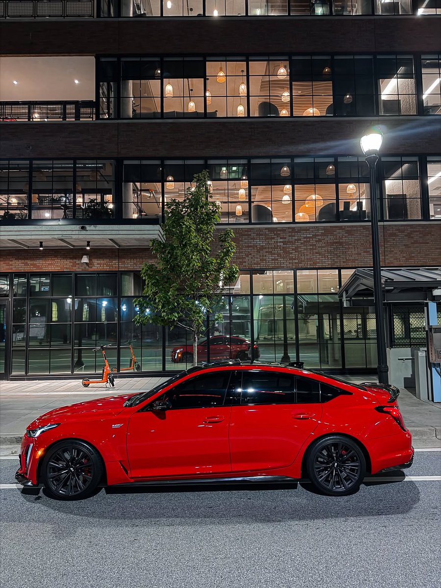 TheAutoHub's tweet photo. Cadillac CT5-V Blackwing https://t.co/D4BDuLUbtG