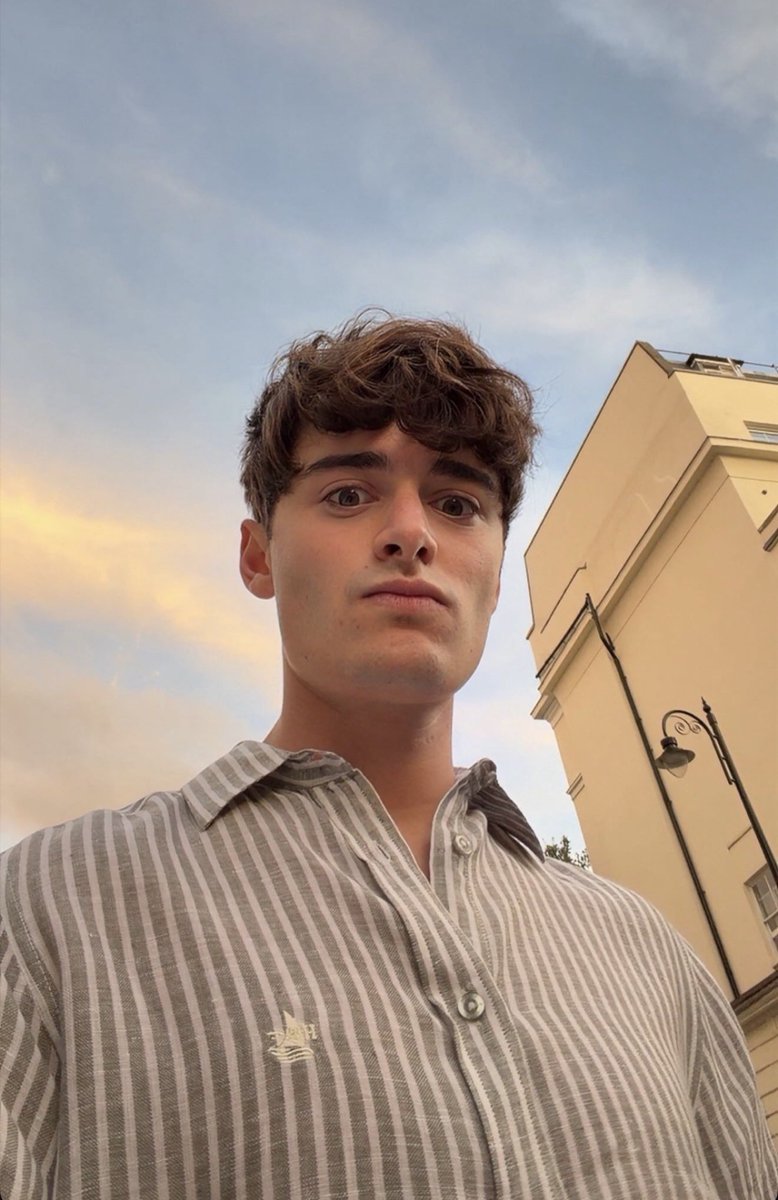 moonlitpages89's tweet photo. turning this into a Noah appreciation page because HOW DOES HE LOOK SO GORGEOUS ALL THE TIME https://t.co/1zPGbkoFRv