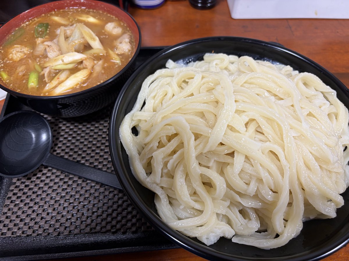 Worldwide_hide's tweet photo. プロレスラーのお店②
どすこいうどん浜ちゃん　前橋

肉汁うどん　中盛(500g) https://t.co/HtrD0kzQsN