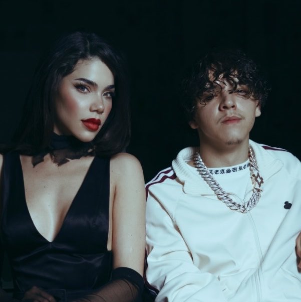 kosdarl's tweet photo. “Malas Mañas” de Kenia Os &amp; Xavi al Top 25 del chart Daily Top Songs de Spotify México, debutando en la posición #22 con 475,574 reproducciones. 🇲🇽 https://t.co/FUC4K4Q0kI