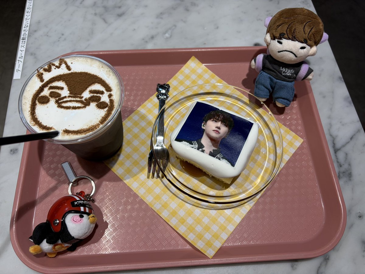 akiyoking's tweet photo. 今日は仕事帰りに錦糸町まで展示会へ💛
今年も素敵な写真で溢れてて至福の空間でした😍
ラキドロは安定のトレカ😂
去年は時間が無くて行けなかったカフェにも行けた🍰

#THE_FLOW_OF_YELLOW
#LEEJUNHO 
#イジュノ
#이준호
#tigcafe https://t.co/ZD7l2JXspa