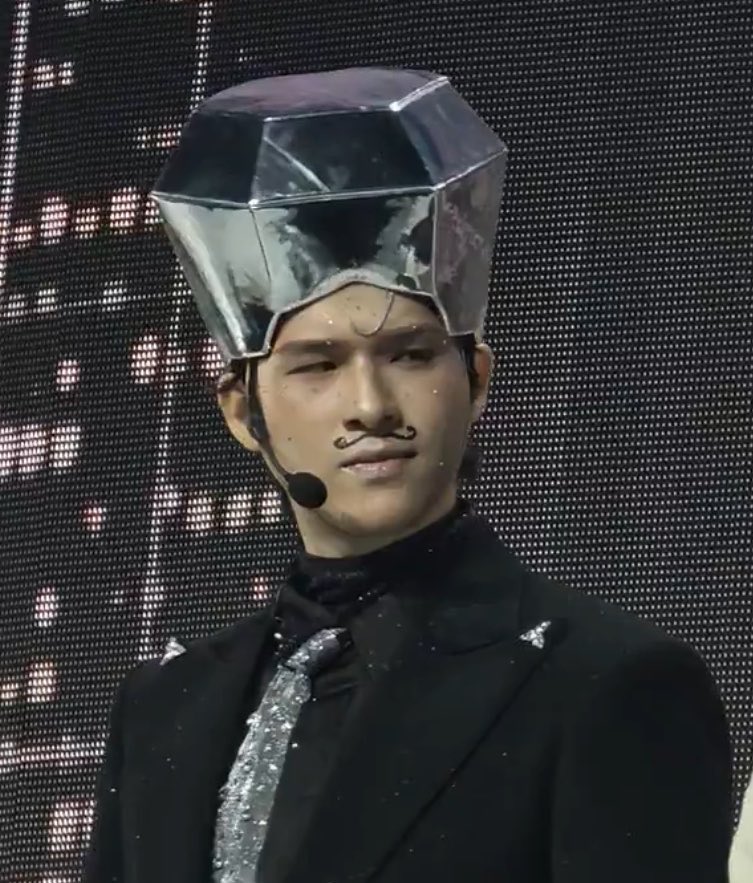 fivejooly's tweet photo. เชื่อแล้วว่าเป็นพ่อลูกกัน 😂 https://t.co/lg5hKWAsob