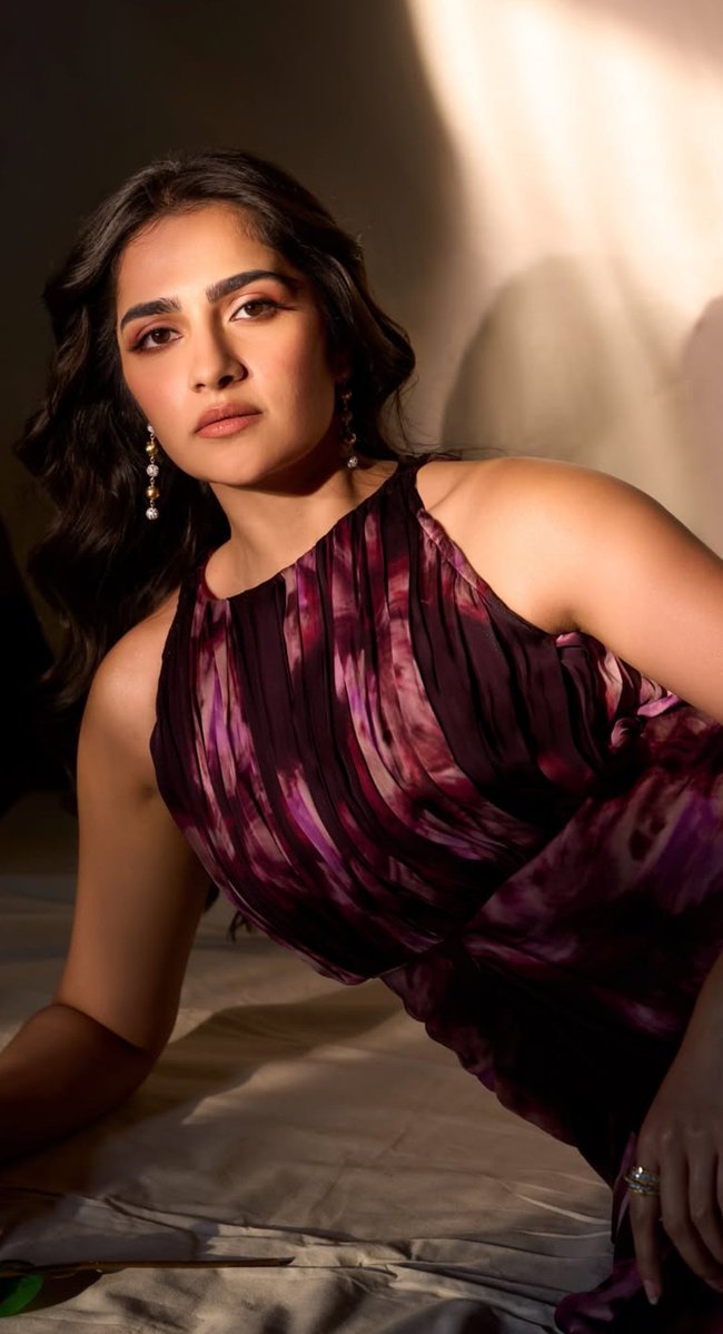 anjanasammu's tweet photo. Glowing Rukmini Vasanth ❤😍🫶🏻🔥  So cute 🫰🏻 https://t.co/z4Cg2is3ce