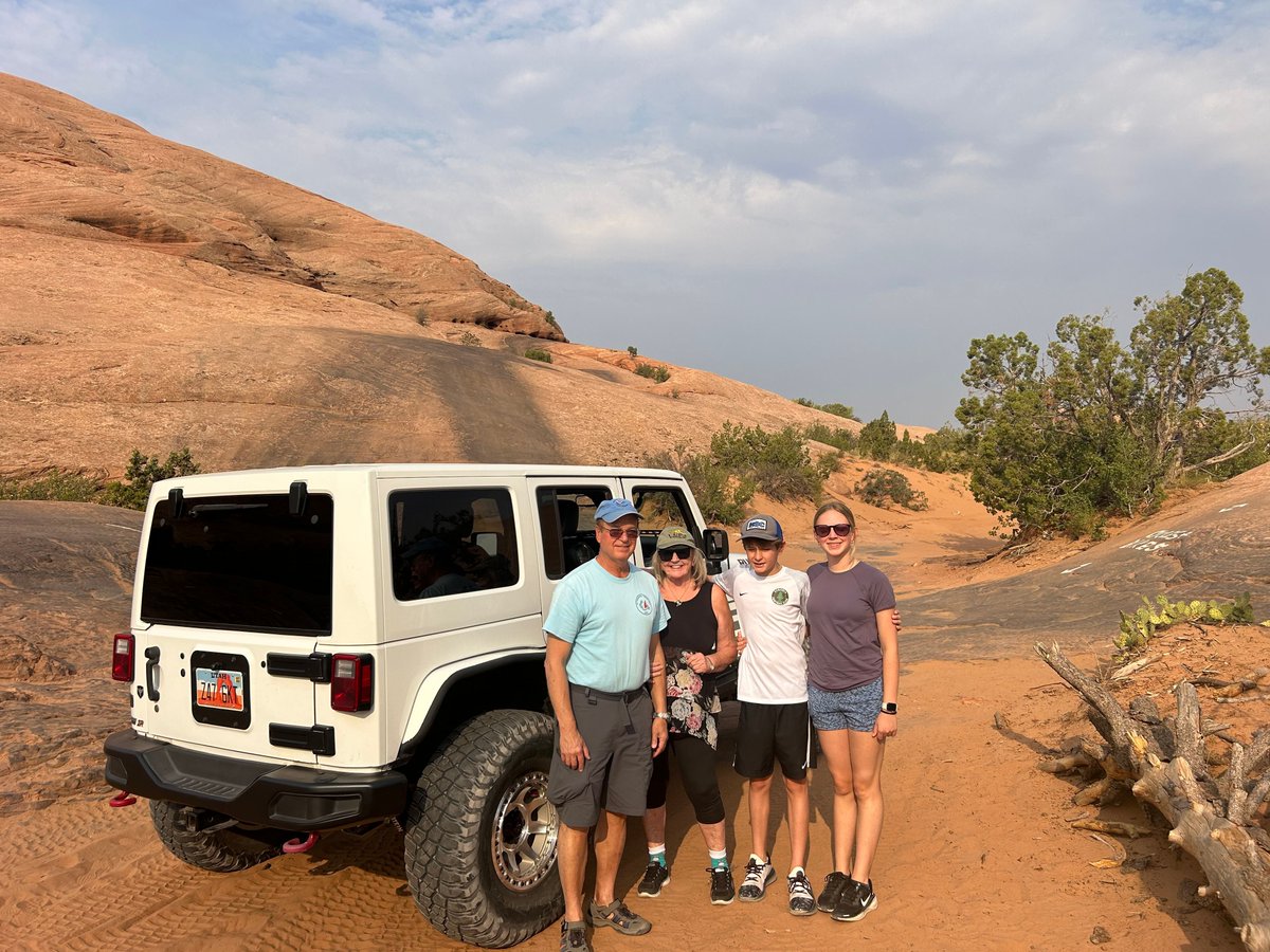 PortalToursMoab's tweet photo. Family-friendly memories. 

#PortalOffroadTours #Portal2Adventure #MoabRocks #OpenThePortal #ServedOnTheRocks https://t.co/nowWWTFVya