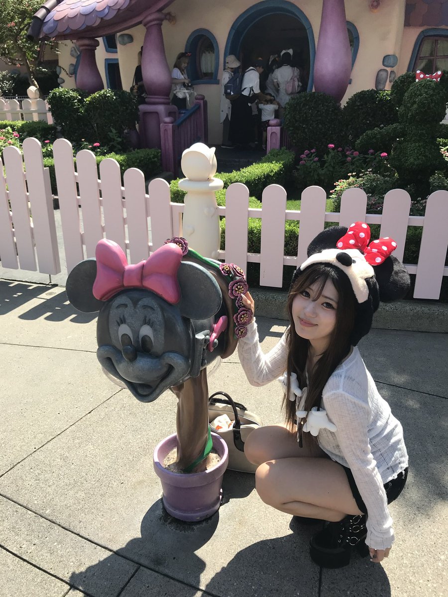shape_hina's tweet photo. 久しぶりの投稿!!𛰙᭜𖫴𖫰𖫱𖫳𖫲𖫲𖫳𖫴𖫰𖫱꛰·̫ ᭜𖫴𖫰𖫱𖫳𖫲𖫲𖫳𖫴𖫰𖫱꛰ಣ
この前ディズニー行ってきたんだよ~!!
明日ちょっぴりお知らせあるので楽しみにしててね~!!^^ https://t.co/XFbUs5ozQT