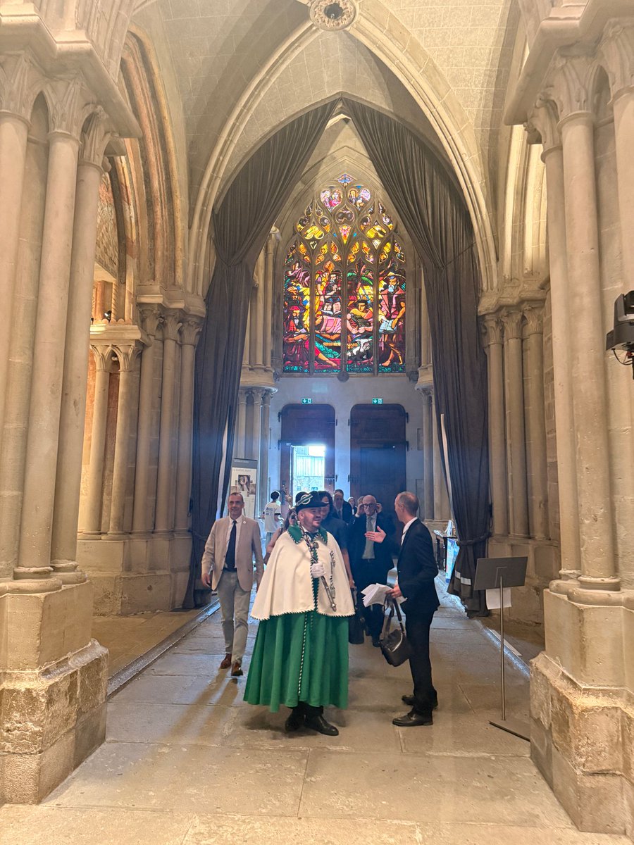 EgliseEERV's tweet photo. #EERV Le #cultesynodal débute. Mise en place du cortège. L’Assemblée se lève…et les grandes orgues vibrent sur une musique d’entrée de J.S. Bach « Prélude en Mi bémol majeur BWV 85 " jouée par l’organiste Jean-François Vaucher https://t.co/PYVeL8fj29