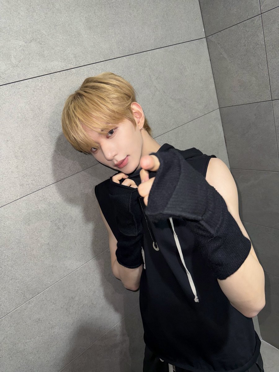 TUNEXX_official's tweet photo. 🖤🖤🖤

#TUNEXX #튜넥스
#Sungjun #성준 
#BLUE_MODE https://t.co/Xu1qWG6F2s