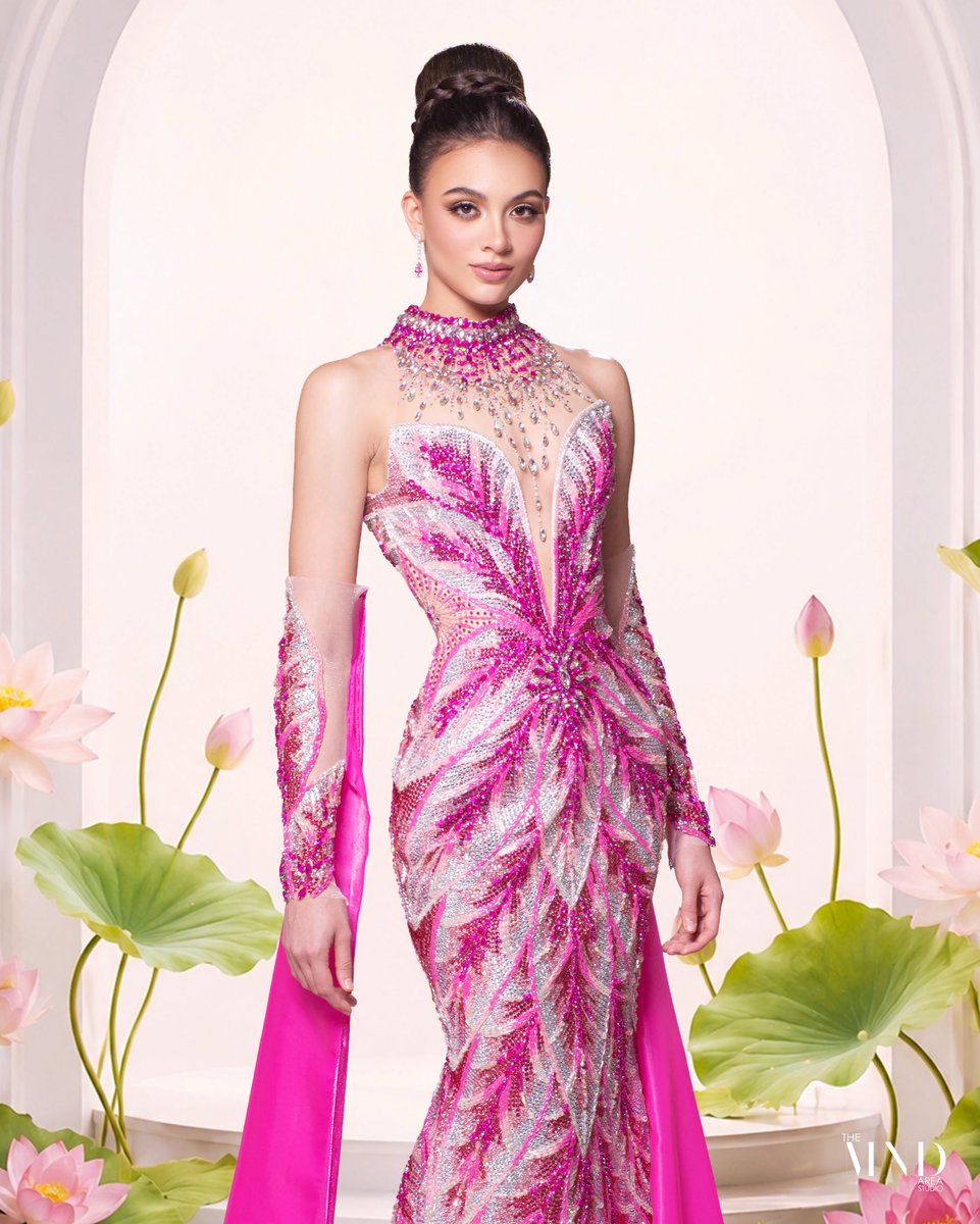 gmanews's tweet photo. THE LOTUS FINALLY BLOOMS 🪷👑🇵🇭

Philippine bet Asia Rose Simpson is in full bloom as she graces the Miss World 2026 finale in a stunning lotus flower-inspired evening gown. 

📷 Miss World Philippines Organization/Facebook

Visit https://t.co/ERIJdxakne for more updates. https://t.co/EG758y5gYc