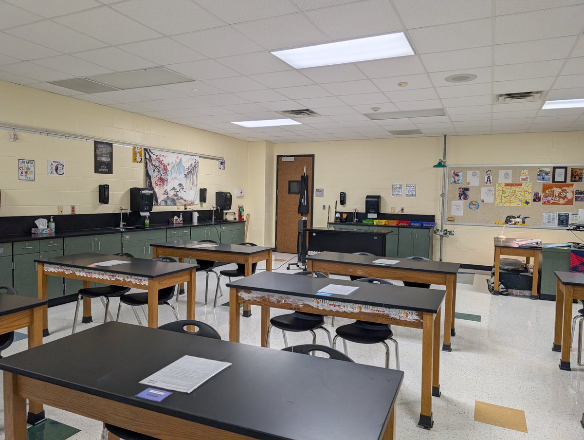 MrsMortonDCMS's tweet photo. My Science Lab is set up to help my students make their mark and leave their legacy! @DCMSMavericks @DrAprudhomme @AP_JennyBartels https://t.co/qN89nqkeIS