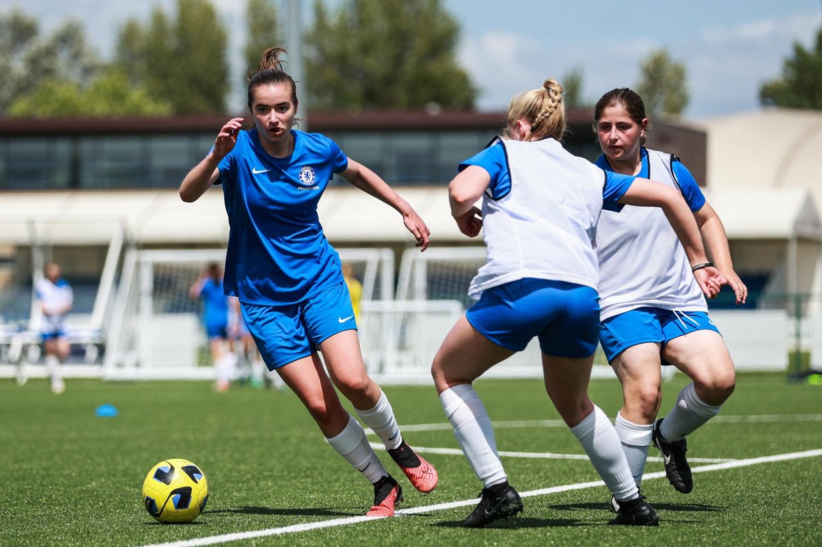 AlysonWeisimde's tweet photo. Why U. S. Families Choose UK NIKE Sports Camp × Chelsea FC Camps

Elite football training, English immersion, and global exposure in one summer. Train the Chelsea Way with NIKE, build discipline, confidence, resilience, and a global mindset. https://t.co/a0aDBydPhl