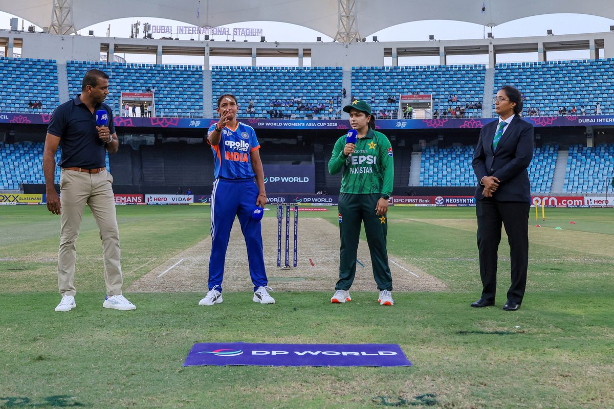 TheRealPCB's tweet photo. 🚨 TOSS ALERT 🚨

Pakistan win the toss and elect to bat first 🏏

#PAKvIND | #AsiaCup | #BackOurGirls https://t.co/Scs0WwmWTG