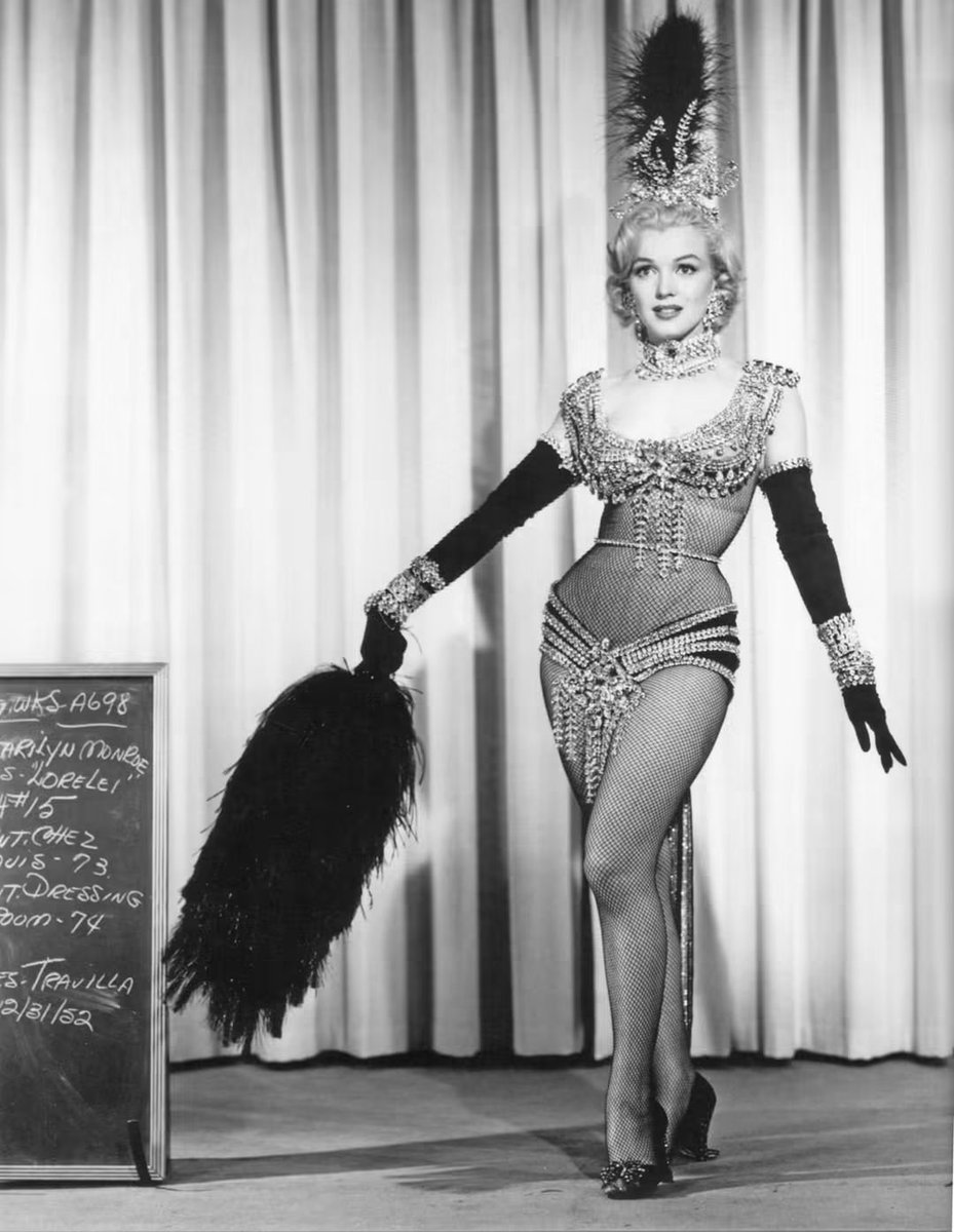 Clubpassionmar2's tweet photo. Bonne journée de samedi.
Have a sweet Saturday.
#Marilyn #marilynmonroe #clubpassionmarilyn #GPB #leshommespréfèrentlesblondes #gentlemenpreferblondes #essaiscostumes #loreleilee #williamtravilla https://t.co/m4uqn5ULRn