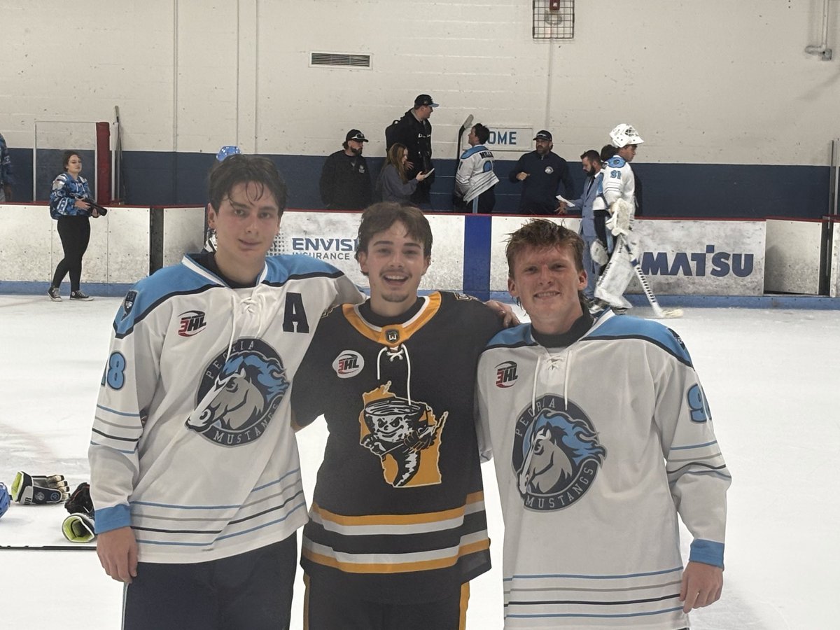 SPAdvising's tweet photo. One of our favorite things, and one of the reasons why we love what we do. All three of these guys were big pieces of our Chowder Cup together and now they find themselves playing each other last night but still come together after. Being part of the #SPAFamily isn’t just a catch phrase, it’s real; and it means something to all of us.
