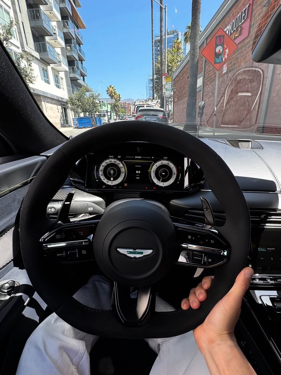 ZyroCar's tweet photo. Aston Martin Vantage https://t.co/8xXNaH0unz