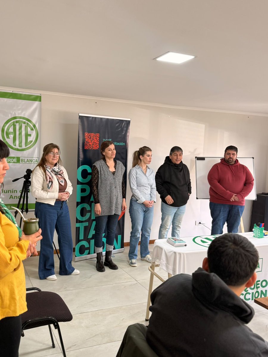 CQuintriqueoOk's tweet photo. Hoy comenzó el primer curso de formación laboral en el área de energía, producto del convenio entre Calf y ATE.

Acercamos el espíritu y los ideales cooperativos a nuestros jóvenes para brindarles oportunidades de formación y laborales.

Mientras otros comen asado, toman vinos caros y se juntan para planear cómo cambiar la conducción de CALF, con el único propósito de ponerla a disposición de los negocios de sus familias, nosotros seguimos construyendo vínculos y lazos solidarios con la comunidad.

#Neuquén #CalfEsNeuquina #VacaMuerta