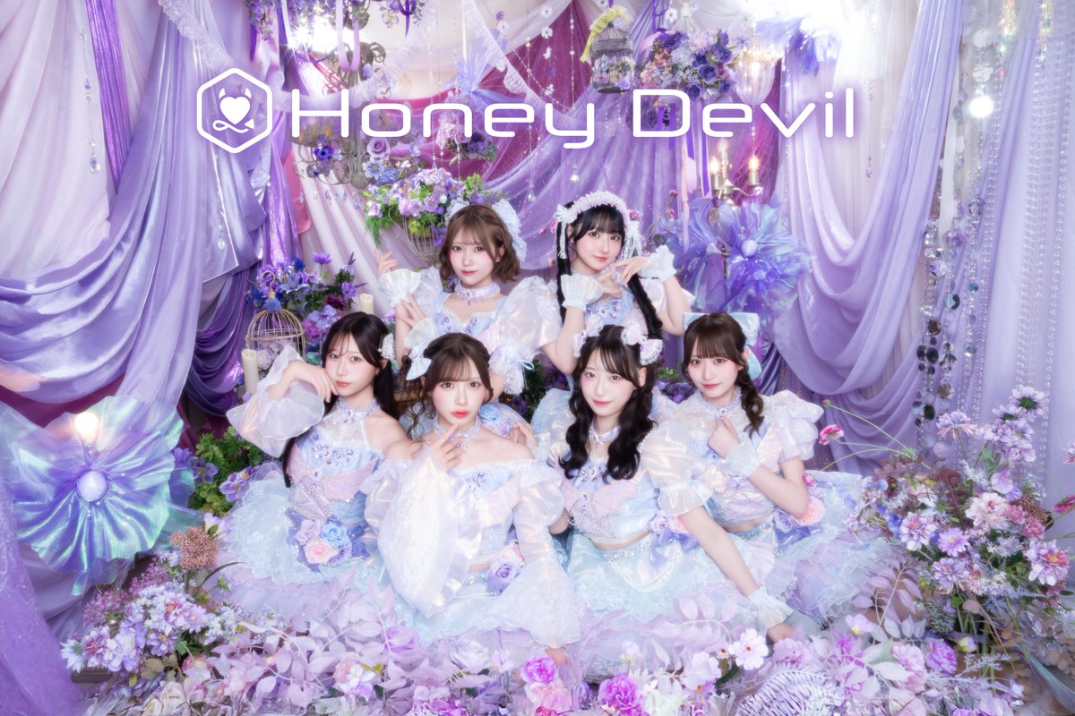 hd_viivo's tweet photo. ❯❯❯ #ハニデビNEWS 😈📡

オンラインストアにて
『 HoneyDevil ラストデコチェキ 』販売決定⋆✦

今回は、9/2(水)ラストライブ当日に撮り下ろしたカットでお届けします📸

▼ご購入はこちらから
https://t.co/5RtPqOwtzL

【販売期間】
9/6(日)21:00〜9/11(金)23:59

⚠️備考欄にてニックネームの記入必須⚠️

1メンバー、おひとり様合計2枚まで
※別会計の場合も、同メンバーを合計2枚以上ご購入いただいた方は、メッセージの記入は2枚までとなります。2枚目以降メッセージはありません。
※ニックネームの記載がない場合、ご購入者名または無記載となります。

#ハニデビ #HoneyDevil
