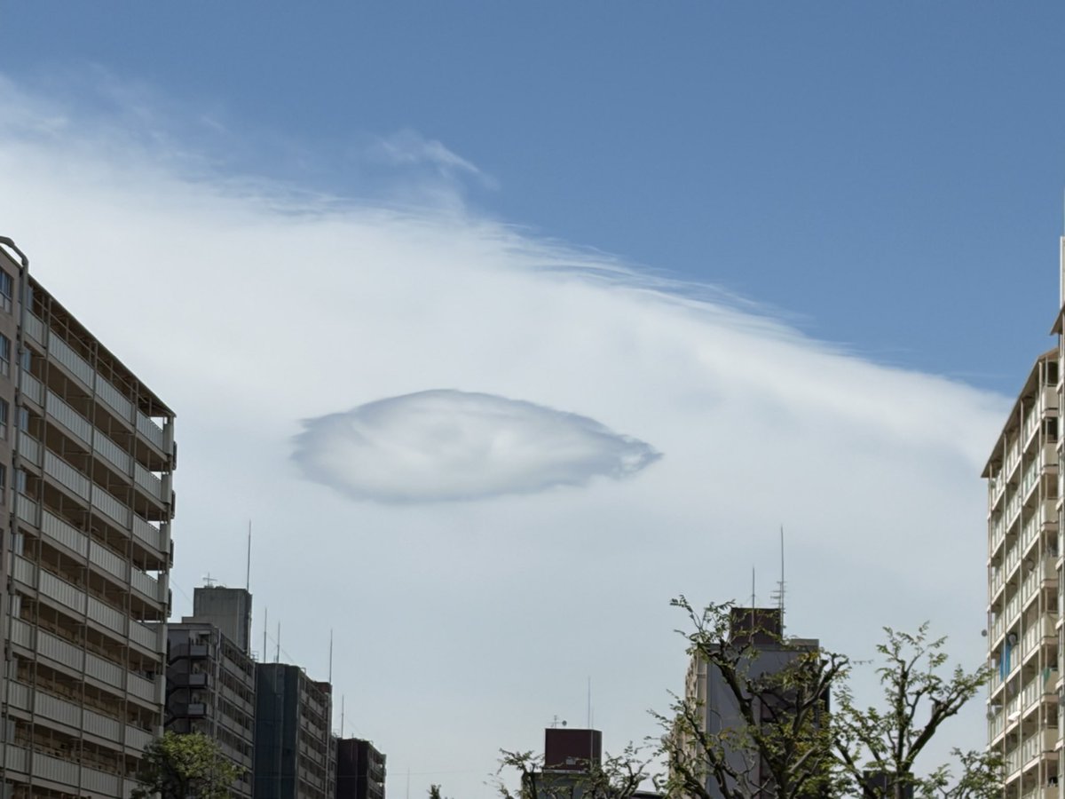 chipiton4315's tweet photo. 雲の中に雲がもう一つ。 https://t.co/ySty0eorxr