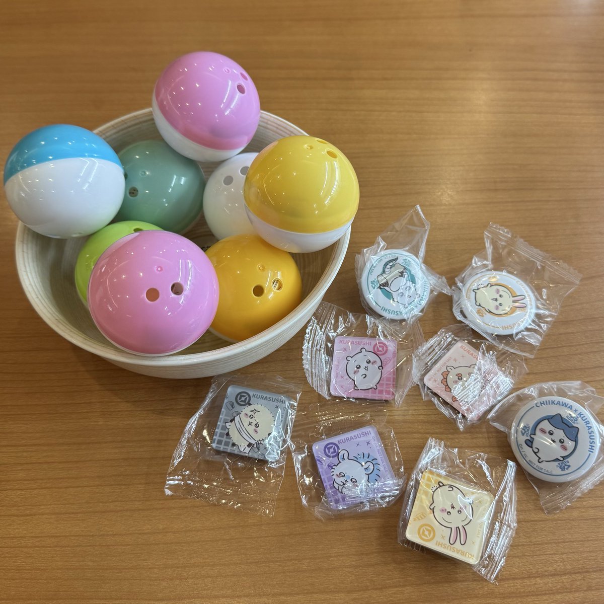 mi5_5ku's tweet photo. 会計1万円近く..
フィギュア0で本当に悔しい😭😭😭

コラボ最初の時はビッくらポン3個中2個フィギュアだったのに日が経つにつれてフィギュア全く出なくなったт  т💧
 #くら寿司  #ちいかわ https://t.co/OzaIkrOAX0