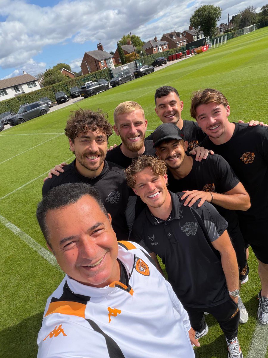acunilicali's tweet photo. So happy to extend the contracts with our heroes. I hope we celebrate many new victories together.. 

@HullCity  #HullCity #hcafc #theTigers https://t.co/rKgESdqB9v
