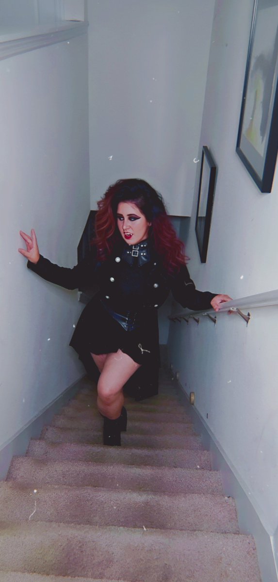 MonstrumDivina's tweet photo. ιη му ναмριяє єяα 🥀⚰️🩸 #gothgirl #makeup #altfashion https://t.co/9yQhBCr4Ph