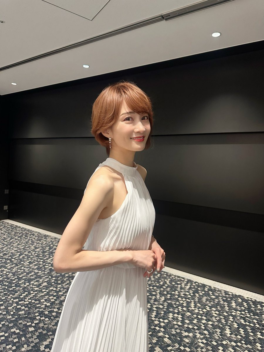 AyAsA_violin's tweet photo. #アズレンMUSI9FES
「AZUR LANE SPECIAL MUSI9 LIVE」DAY1🚢✨
アズレンロイヤル室内楽団で出演させていただきました🎻
ドキドキしつつもお祝いのステージで #アズールレーン の楽曲たちを沢山弾ける幸せを噛み締めております💙
明日のDAY2も引き続き頑張ります💪✨
#アズレン9周年 https://t.co/RcHO3h14mm