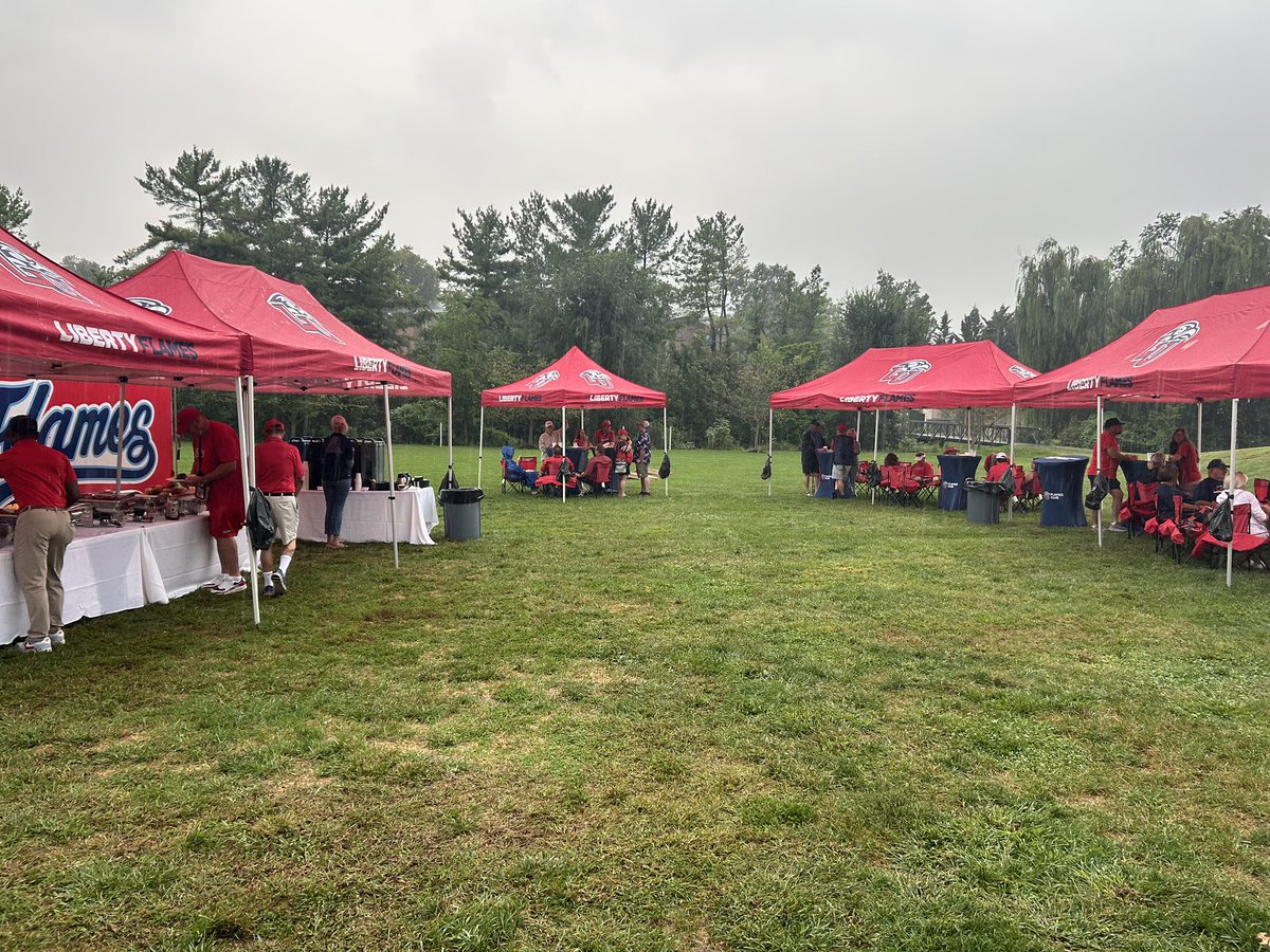 FlamesClub's tweet photo. Flames Nation is ready to #BEATJMU!🔥☔️🏈 https://t.co/f4ADnf2flI