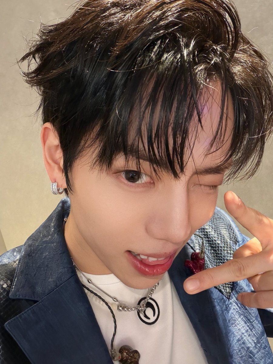jjang_ddong_ggo's tweet photo. ——— ♾ #무한대집회V in macao️ ♾️ ———

무한대집회 5 해외 투어 첫 나라 마카오 !
너무 행복하고 성공적으로 스타트해서
기분이 좋습니다 !~̆̈ .~̆̈  
오랜만 다이아몬드 애드립
우리 노래가 확실히 더 좋다는 걸 느끼게 해줬습니다 !
내일도 사랑해 ! ❤️

#20260905_동우
#장동우 #JANGDONGWOO https://t.co/Sx0bIcQbWS