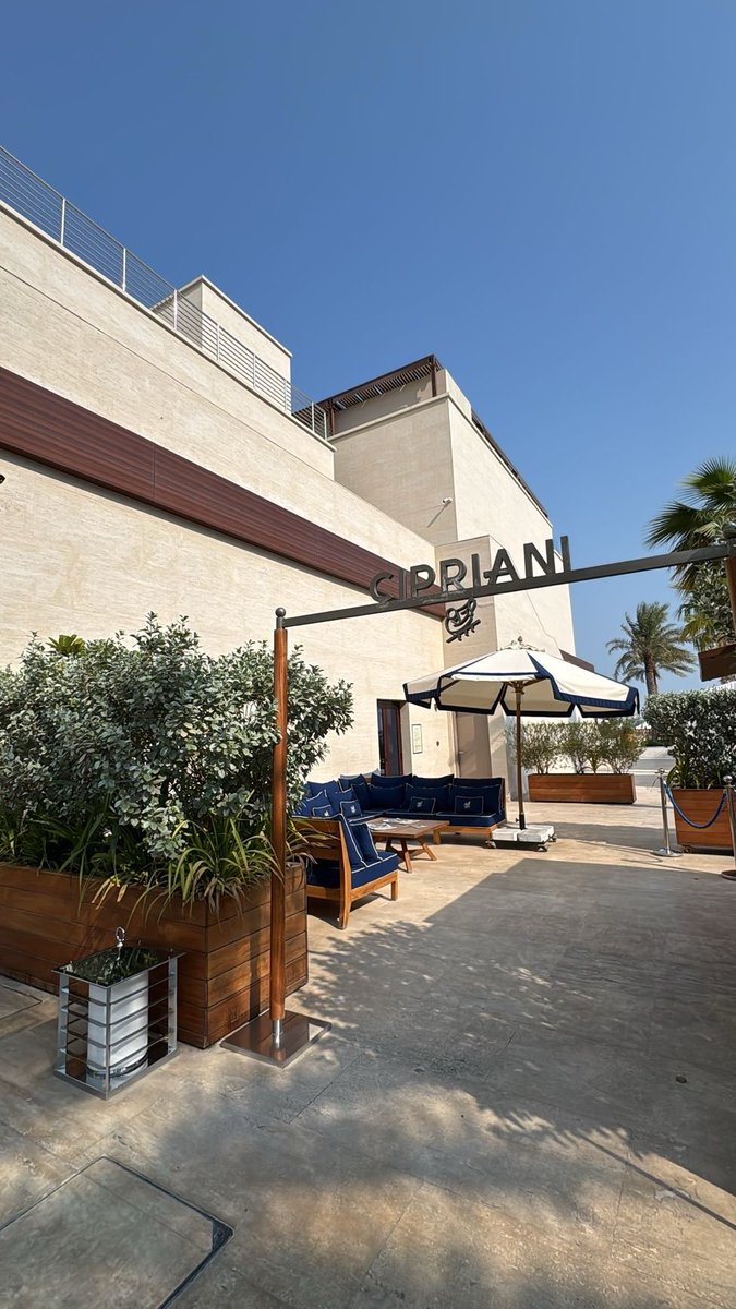 QQa_ht's tweet photo. cipriani beach https://t.co/jRcZpYl8OB