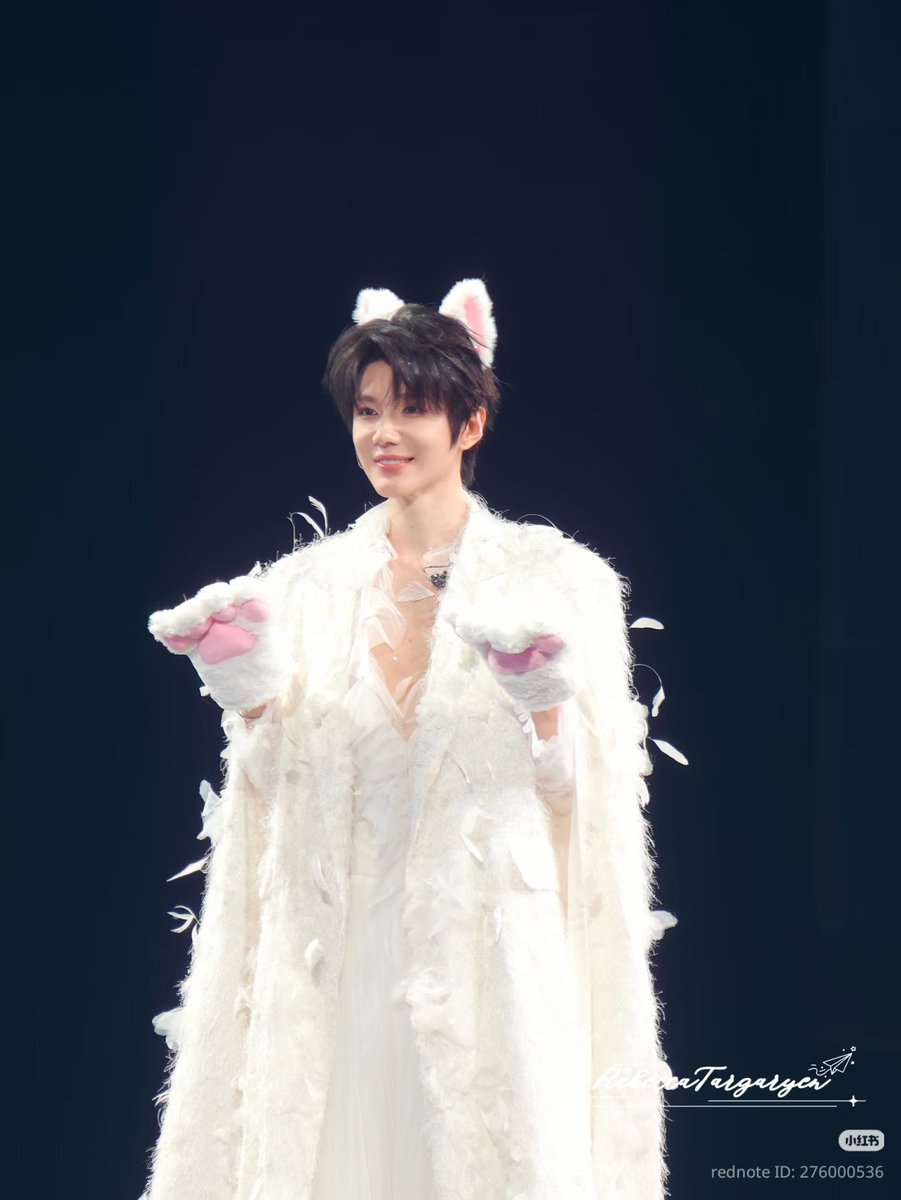 jhayel0711's tweet photo. Could he be any cuter?? 😭😺

CHANCING UPON THE LIGHT
#OurStarHYRBirthdayConcert https://t.co/Vvq8BQHlAn