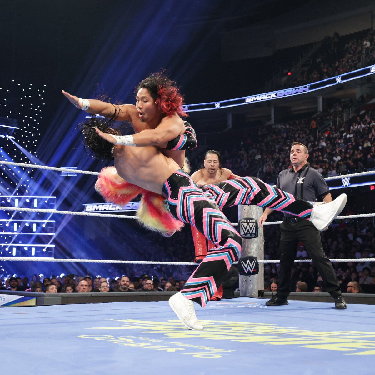 WWEJapan's tweet photo. KYOKIのSmackDownデビュー戦📸

#BAKUSAI #爆彩 
@ShinsukeN @TIMEBOMB1105 https://t.co/W3Pf7UMNbc