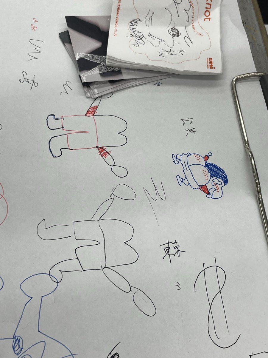 poinhy's tweet photo. 今日は文具コーナーでおまたげないことをしてきた https://t.co/VpKp3D6mIs