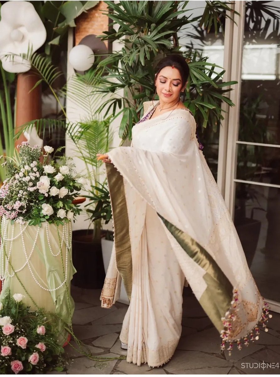 Chandra86721087's tweet photo. #Anupamaa #RupaliGanguly
Her show ht,her ht and tagline trending 😍😍😍🧿🤩 
RUPALI 26 YRS OF EXCELLENCE https://t.co/MLRRYuQjQd
