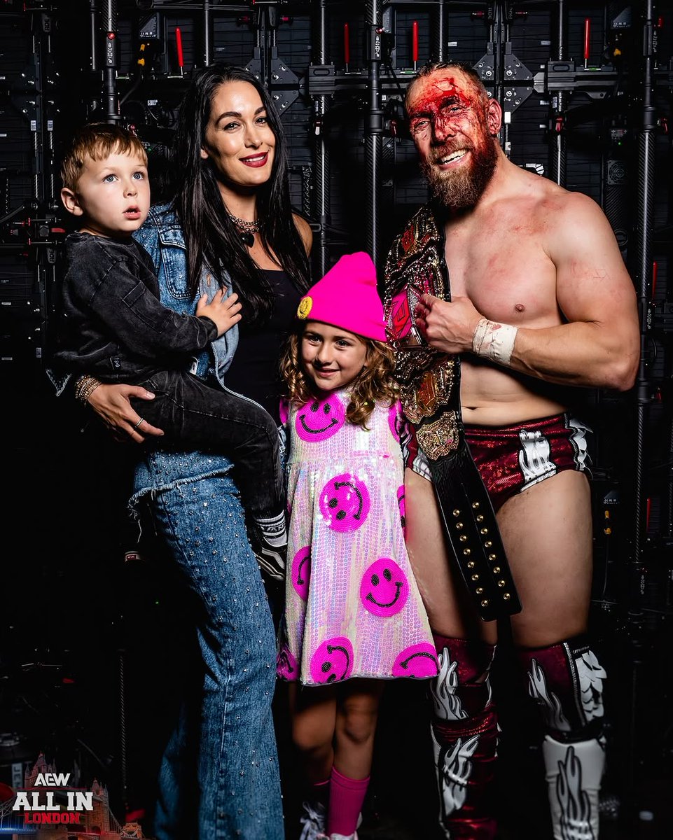 JosueKapp's tweet photo. NEW  World Champion Bryan Danielson celebrating with his family https://t.co/S9PaTsgvSX