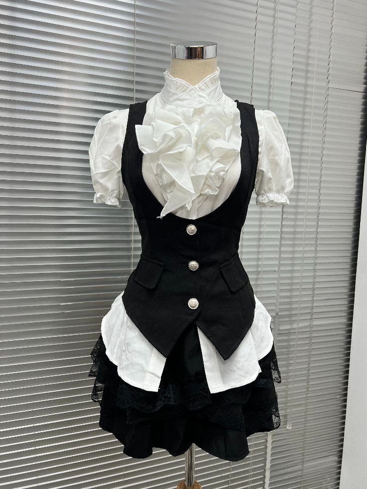 mityoshs's tweet photo. mitya in ouji fashion https://t.co/LOx60sFhSg