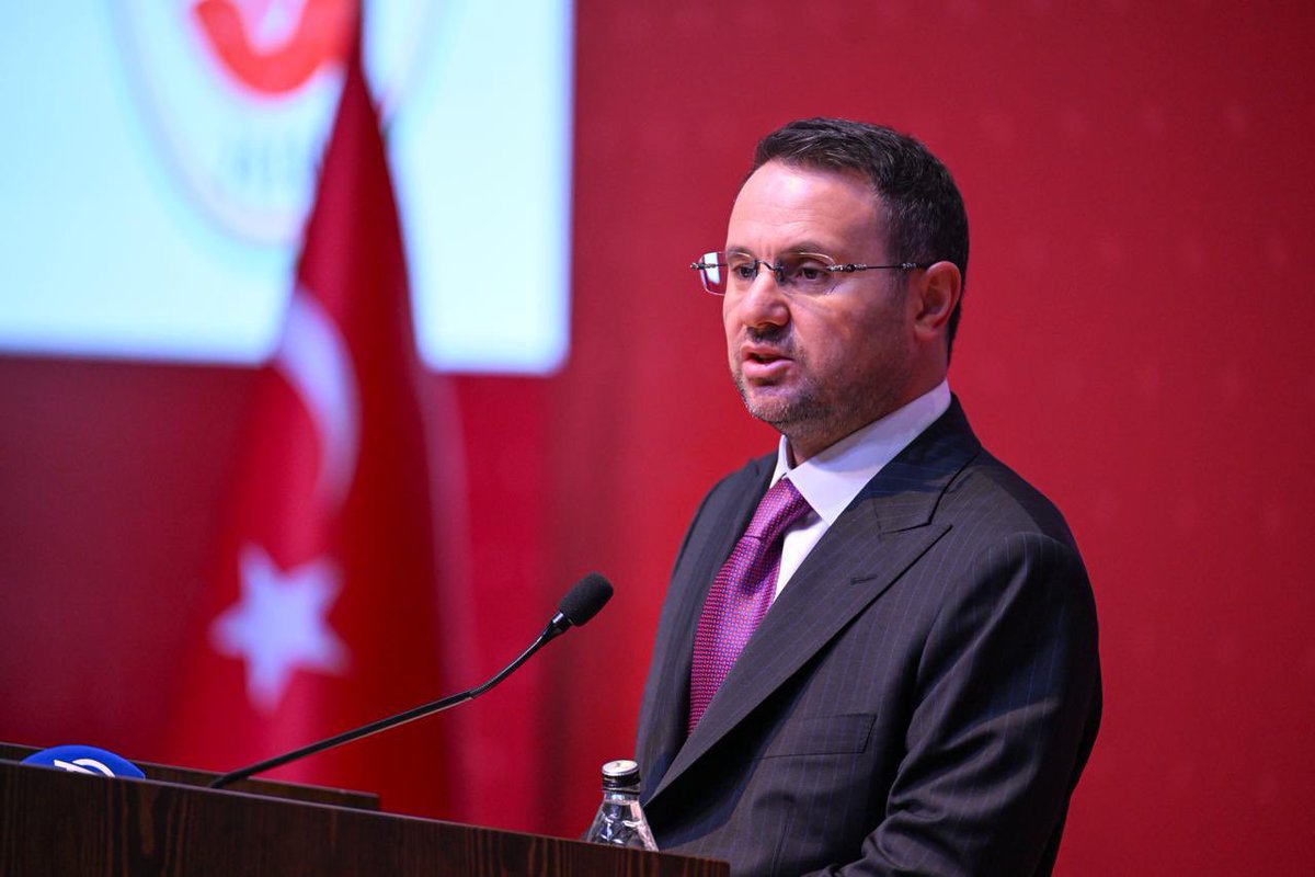 ilteryesiltas's tweet photo. AVUKATLARIN SİLAH RUHSATLARINA İLİŞKİN DÜZENLEME…

Adalet Bakanı Akın Gürlek, avukatların silah ruhsatı ücretine ilişkin açıklama yaptı. 

“Bu konuda Maliye Bakanlığımızla görüşmeler yaptık. İnşallah Ekim ayındaki pakete silah ruhsatının ücretlerinin yarısının bir defaya mahsus alınması daha sonra yenilemede ücretlerin alınmaması konusunda ortak bir mutabakata vardık.” dedi.