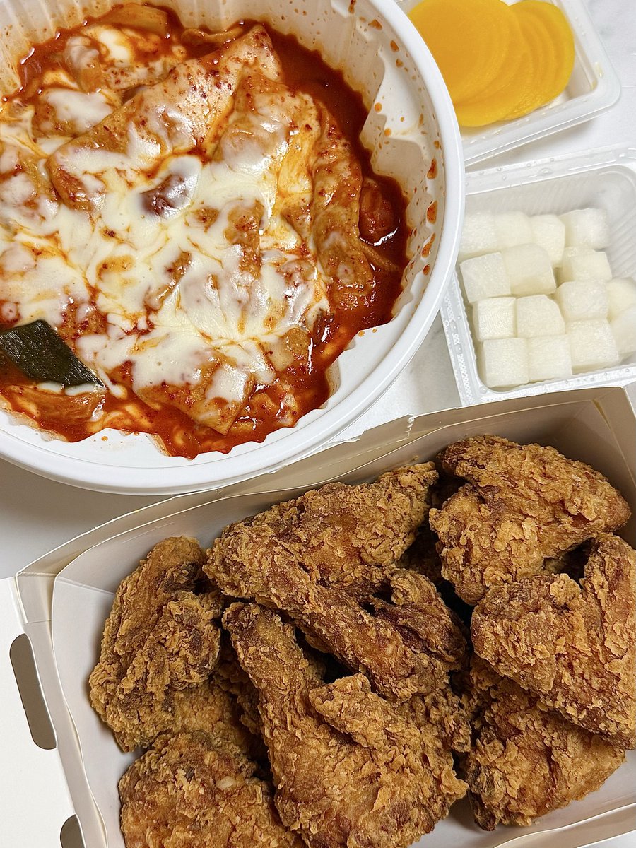 chaechaebap's tweet photo. 엽기떡볶이, bhc 핫 후라이드 https://t.co/Mx7J17HxvH