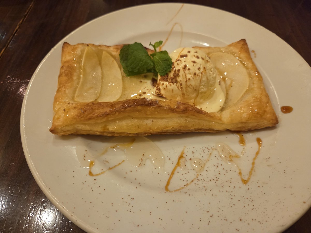 ppp_mmmo's tweet photo. 今日のカロリー。アップルパイはビストロのやつだけど勿論写真外で爆食している。+1.1kg https://t.co/jbMeXQ9YDd