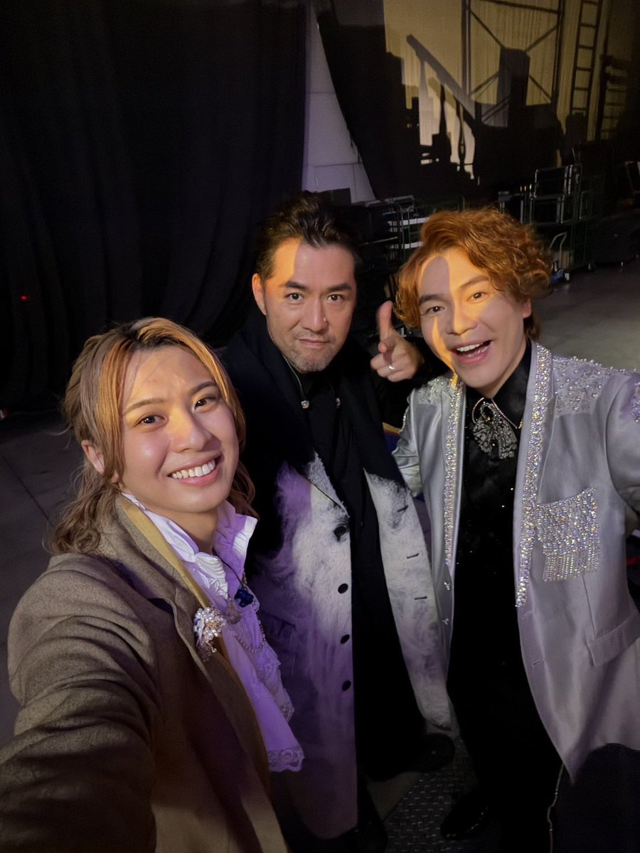 okamiya_kurumu's tweet photo. New HISTORY COMING ARENA LIVE
-The Imperial Theatre Symphony-
小倉公演ありがとうございました！

ゲストの光夫さん、あーやさんと！
光夫さんの圧巻のステージも
この期間あーやさんからかけていただいた
嬉しい言葉の数々も忘れられない思い出です！
最後まで盛り上がりましょう！

#帝コン https://t.co/q24NEtWq9g