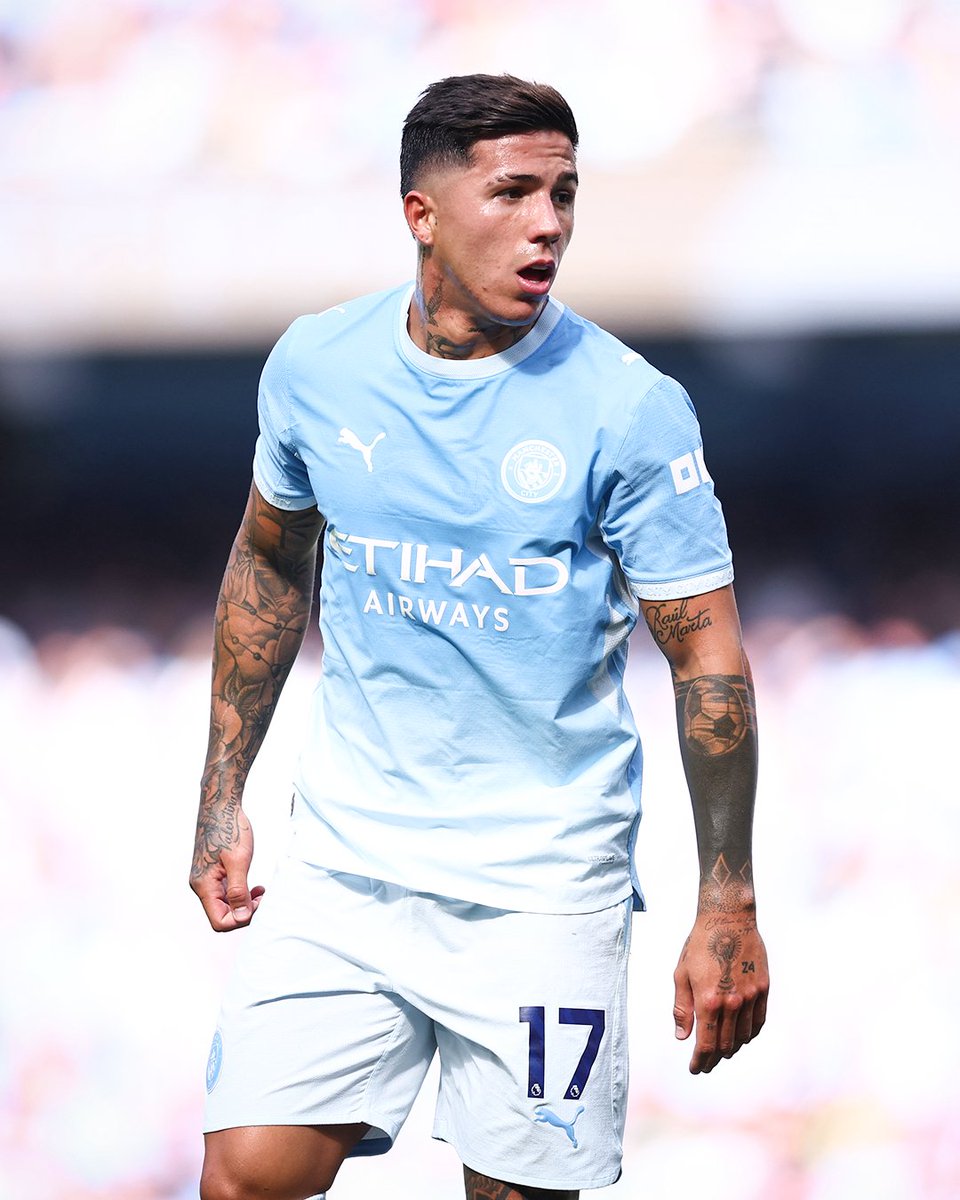brfootball's tweet photo. Enzo Fernández makes his debut for Man City 🇦🇷 https://t.co/JQaAq75oEs