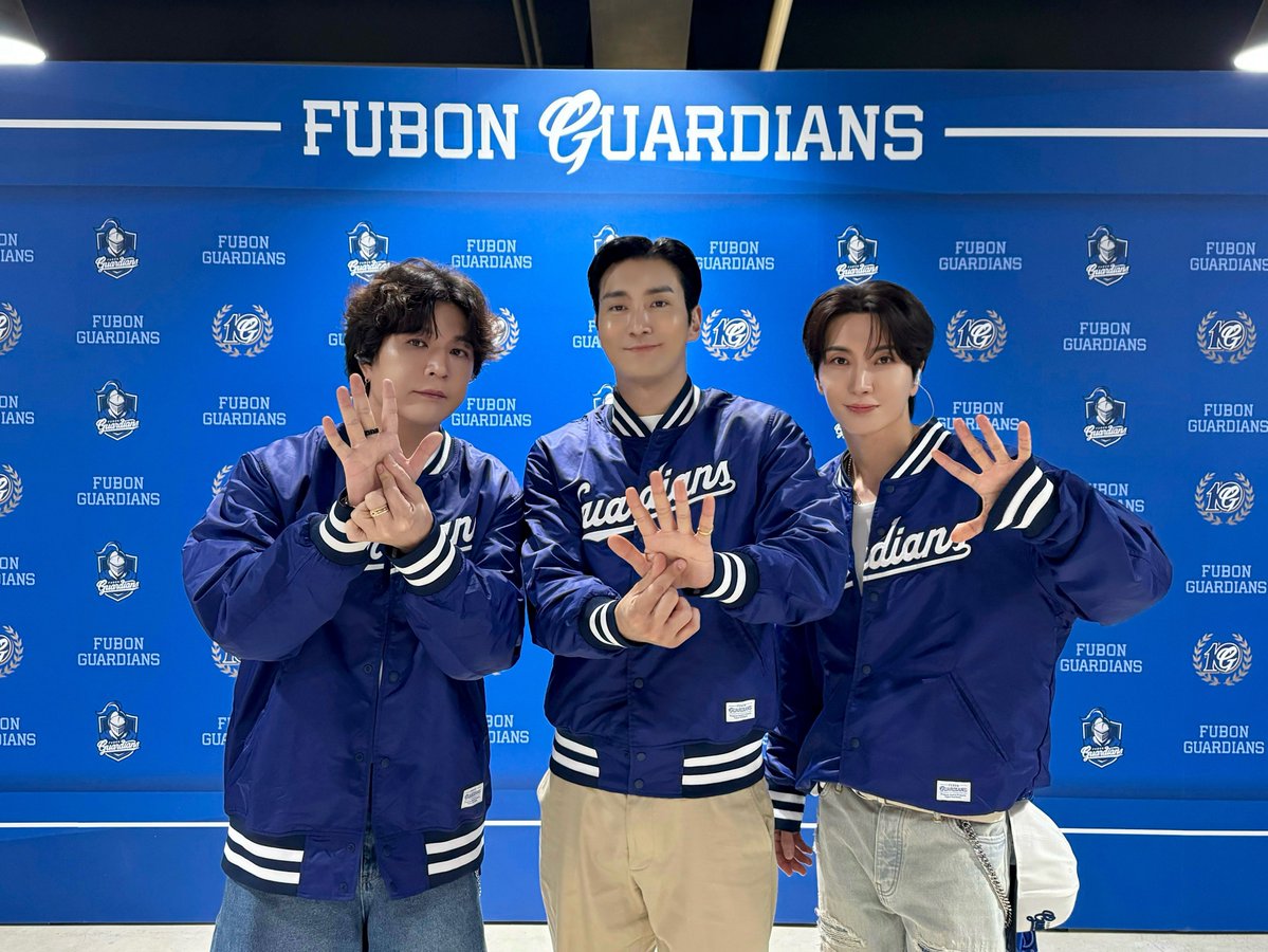 SJofficial's tweet photo. 🏟️⚾️💙

#슈퍼주니어 #SUPERJUNIOR
#슈퍼주니어_LSS #SUPERJUNIOR_LSS
#FubonGuardians https://t.co/qIDmo6eyAD