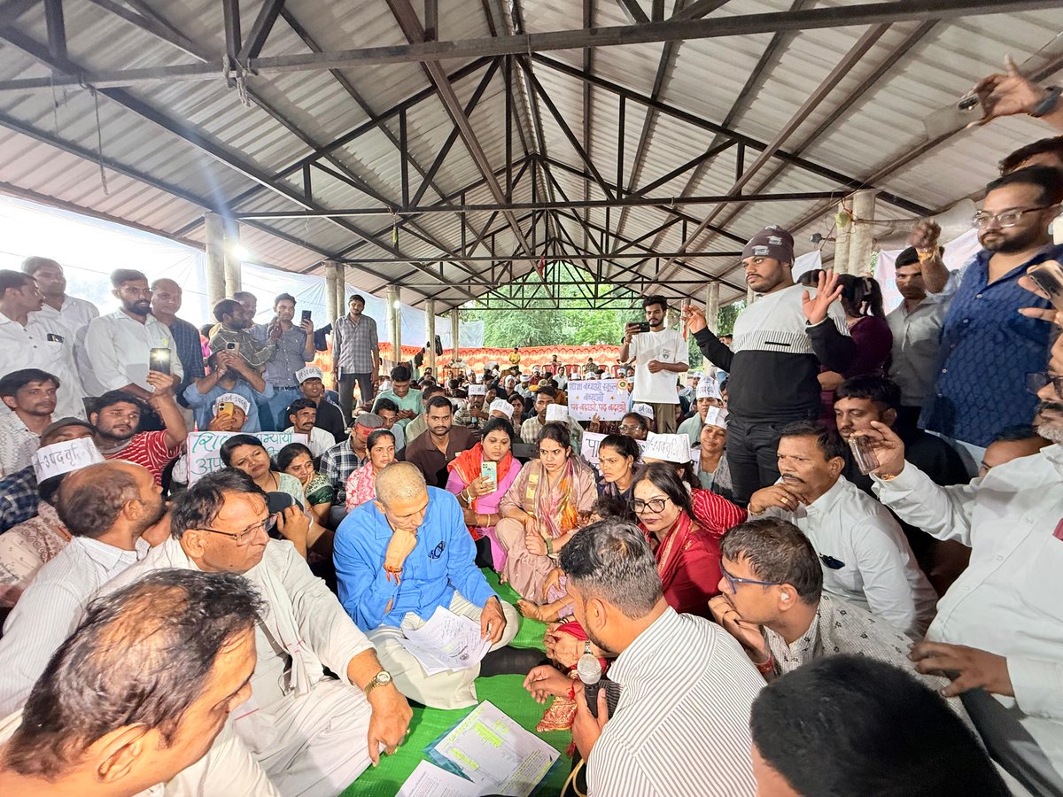 INCMP's tweet photo. आज प्रदेश कांग्रेस अध्यक्ष श्री जीतू पटवारी जी ने भोपाल में जारी शिक्षक भर्ती 2025 वर्ग-2 एवं वर्ग-3 में पद वृद्धि की मांग को लेकर “पद वृद्धि महाआंदोलन” में सम्मिलित होकर शिक्षक अभ्यर्थियों के संघर्ष को समर्थन दिया!

इस दौरान पूर्व मंत्री श्री पीसी शर्मा जी, शहर जिला कांग्रेस अध्यक्ष श्री प्रवीण सक्सेना जी सहित नेतागण उपस्थित रहे.