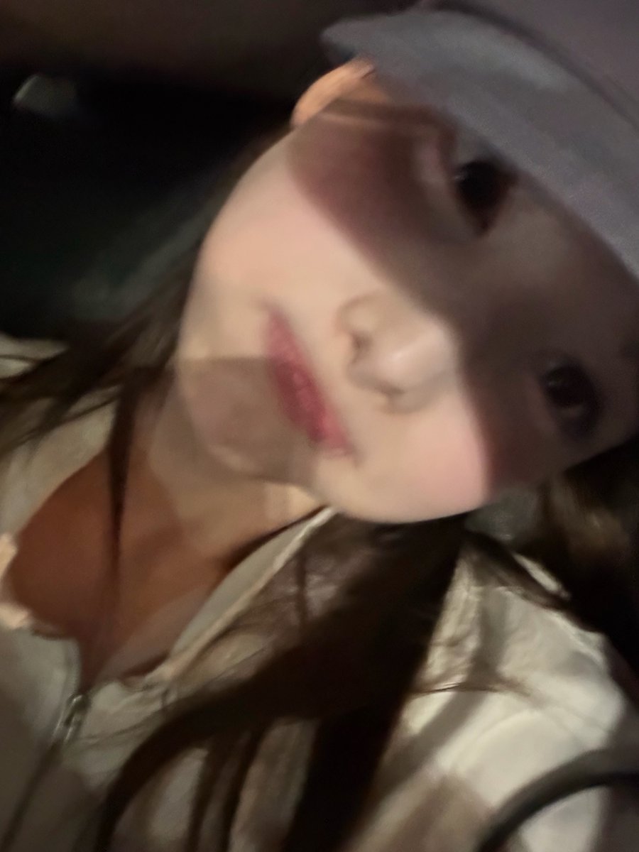 godmitzu's tweet photo. NAYEON SELCA SHE'S SO CUTE https://t.co/mgneJNeKkg