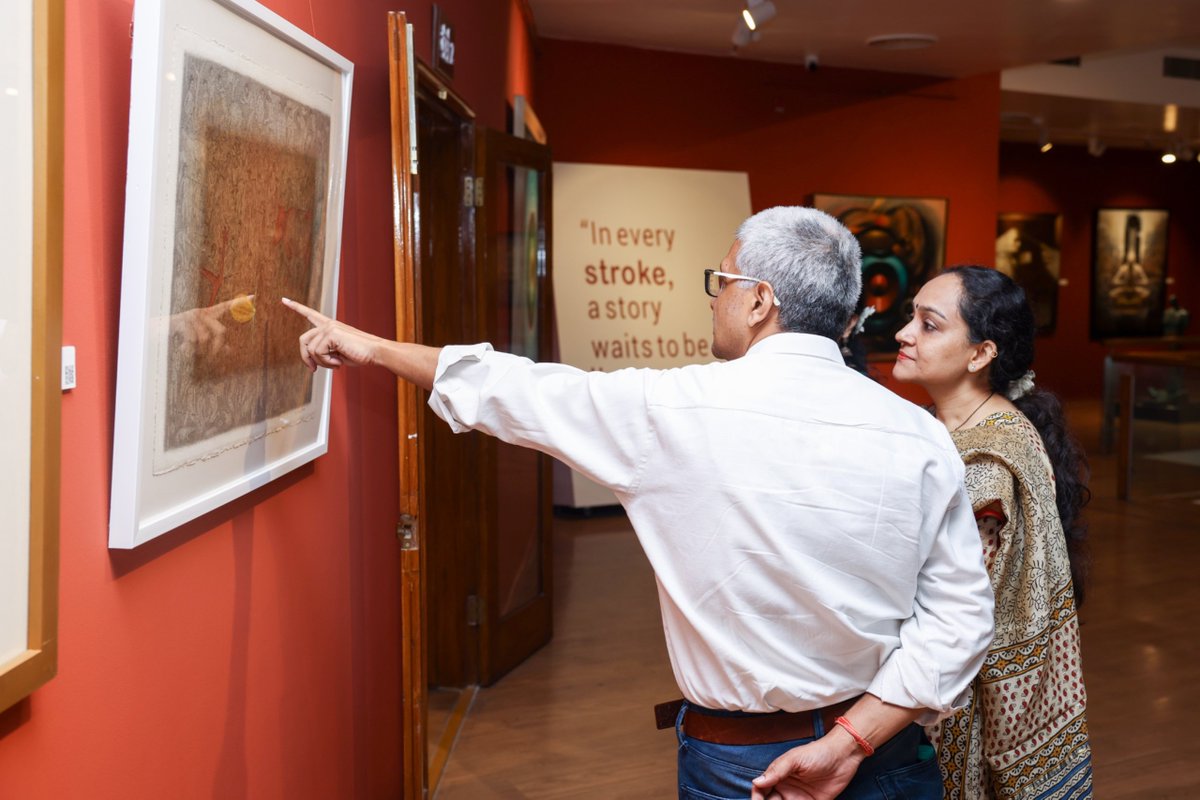 LalitKalaLKA's tweet photo. @PMOIndia @gssjodhpur @Rao_InderjitS @AmritMahotsav @Secy_CultureGOI @KKMtweet @MinOfCultureGoI appreciating the creativity, artistic expression and excellence that define this prestigious national showcase of Indian art. 
(2/2)

#LalitKalaAkademi #65thNationalExhibitionOfArt #NationalExhibitionOfArt #ArtExhibition #IndianArt https://t.co/4biWXM4Q3w
