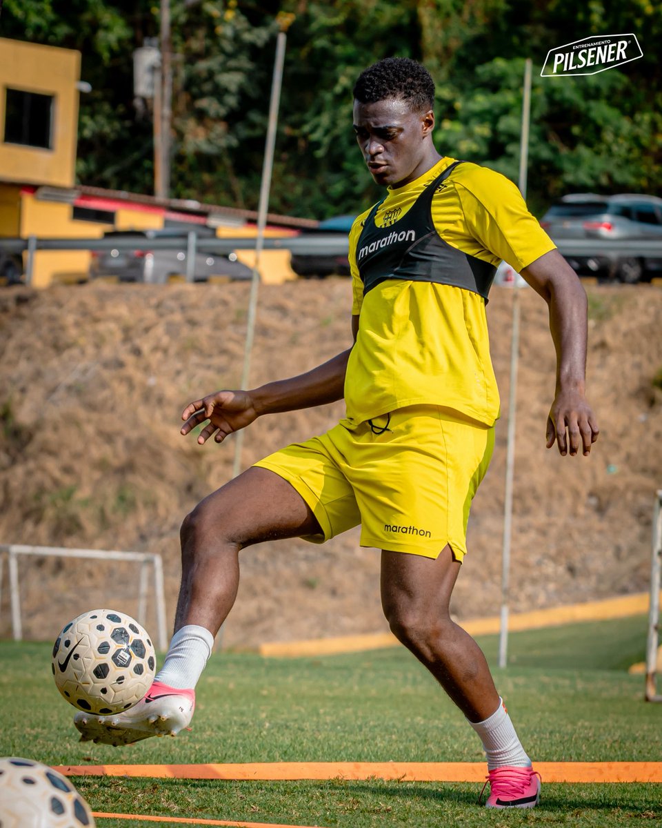 BarcelonaSC's tweet photo. El equipo cumplió su última jornada de entrenamiento antes del partido de mañana en Quito. ⚽️

#VamosIdolo | #EntrenamientoPilsener https://t.co/Q3jVBr2PGK