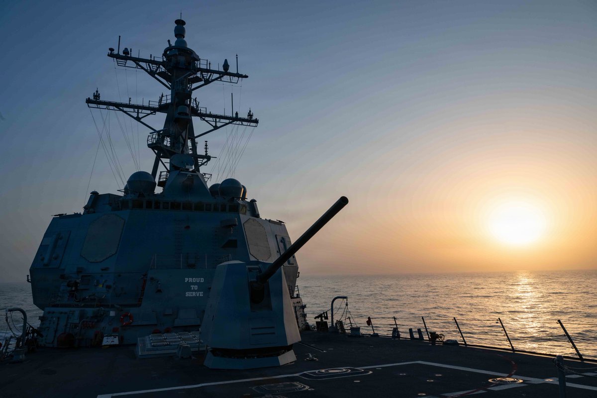 VirtualBayonet's tweet photo. The SPY-6(V)4 radar upgrade contract for USS Pinckney (DDG 91) was awarded to General Dynamics NASSCO San Diego yesterday as part of the DDG MOD 2.0 upgrade. The ship already has the SLQ-32(V)7 EW suite. Pinckney will be the first Flight IIA equipped with the SPY-6(V)4 array. https://t.co/Vc8sSWQDYt