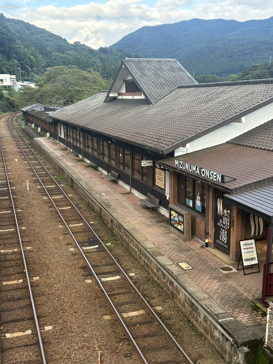 ikusan0801's tweet photo. 麺活の帰りに🚗💨

駅の天然温泉 水沼の湯へ♨️

ちょうど到着して電車がやってきた
良い事ありそう😆🚃

女性側サ室貸し切り状態♡
セルフロウリュ1杯しただけでもアチアチ
水風呂もキンキン
日が暮れるのも早くなってきて秋の訪れを感じながらの外気浴🍂
最高の時間😇 https://t.co/b3XjyLXOGi
