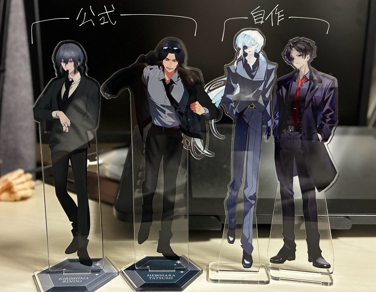 R1tuk_TRPG's tweet photo. 私にかかれば公式のアクスタと自陣アクスタの身長差を合わせる事が可能 https://t.co/Pf6UV0Bnfv
