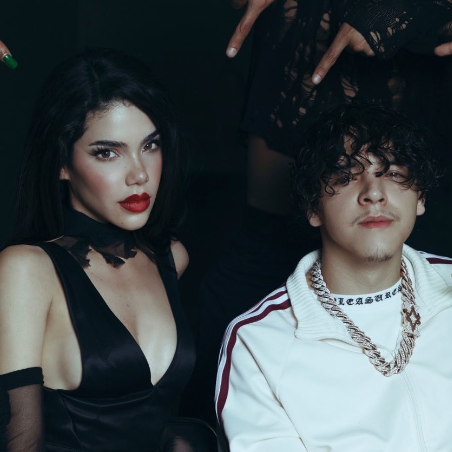 KeniaOsReport's tweet photo. “Malas Mañas” de @KeniaOs &amp; Xavi debuta en el puesto #6 de los videos musicales MÁS reproducidos en Spotify Global. 🌎

— Es la primer artista mexicana en ingresar al chart. https://t.co/jTLabuBjKr